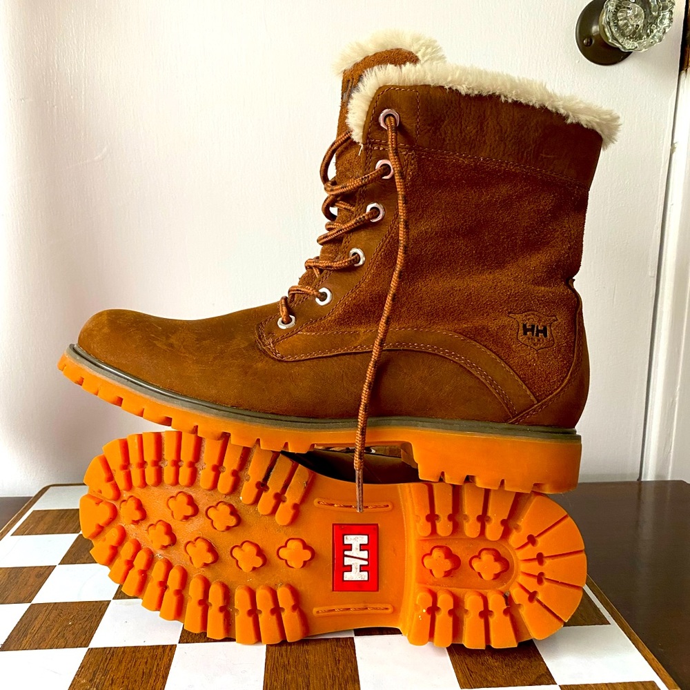 W9.5 Helly Hansen BNWOT leather boots